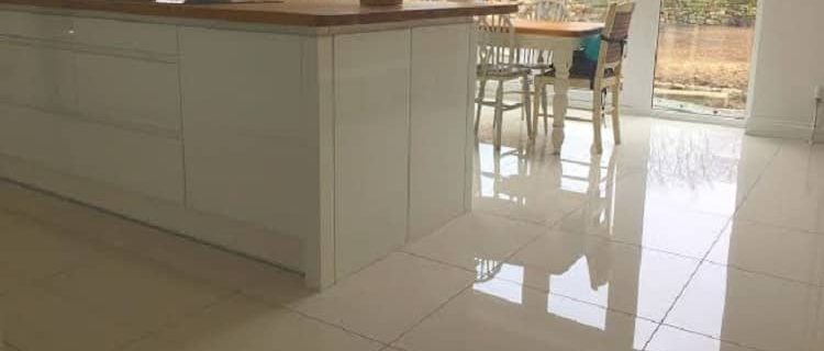 como limpar piso porcelanato encardido