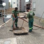 Economia de dinheiro com limpeza de fossa regular