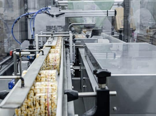 Descubra como a limpeza industrial da Advento eleva a segurança e qualidade em alimentos e bebidas com técnicas avançadas.