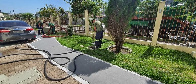 Limpeza de fossa em Porto Alegre: saiba quando limpar fossa e como contratar uma desentupidora profissional. Conte com a Advento!