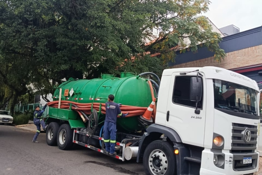 Desentupidora e limpa fossa em Dois Irmãos e Ivoti com descarte via MTR, hidrojato, limpeza industrial e atendimento rápido.