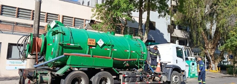 Profissionais qualificados em desentupimento de esgoto em Porto Alegre. Serviço rápido, sustentável e com destinação correta dos resíduos.