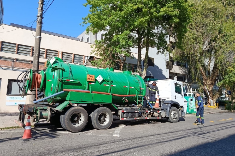 Profissionais qualificados em desentupimento de esgoto em Porto Alegre. Serviço rápido, sustentável e com destinação correta dos resíduos.