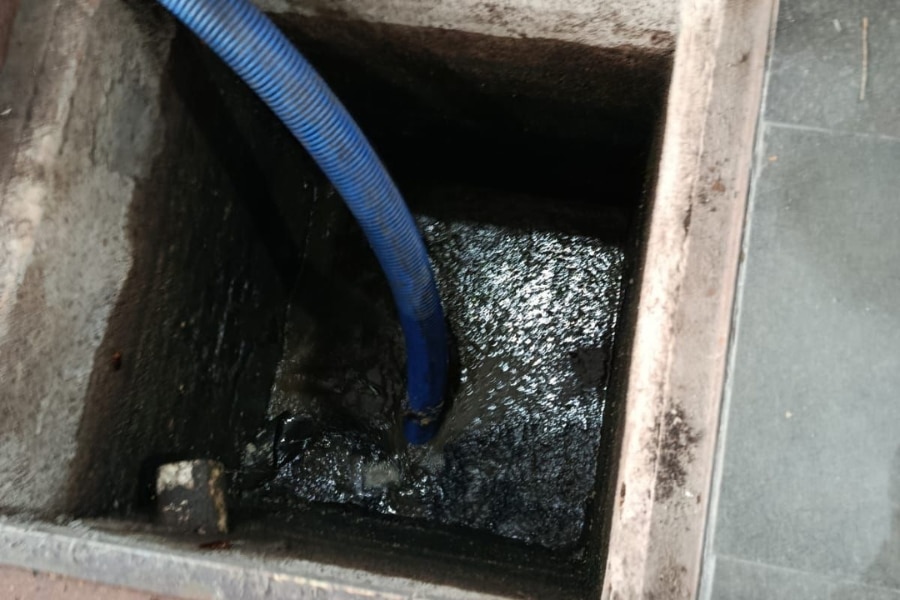 Desentupidora de rede de esgoto em Porto Alegre 24 horas. Advento atende emergências e limpeza preventiva completa.