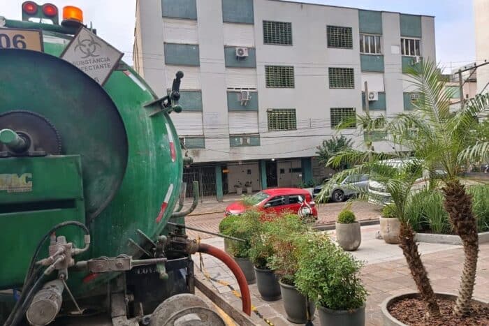 limpeza-esgoto-geral-condominios-porto-alegre-700x467 Limpeza de esgoto geral no condomínio: quando é a hora certa?